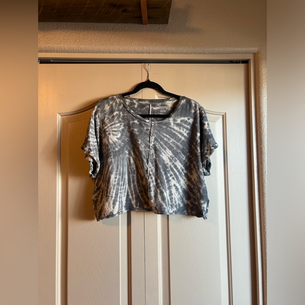 American Eagle Grey and White Tie-Dye Flowy Crop Top - Size S